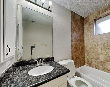 6907 Foxside Lane - Photo Thumbnail 14