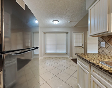 6907 Foxside Lane - Photo Thumbnail 3