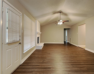 6907 Foxside Lane - Photo Thumbnail 1