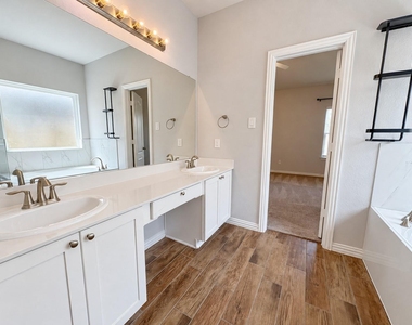 140 Kelly Street - Photo Thumbnail 15