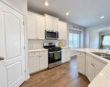 140 Kelly Street - Photo Thumbnail 3