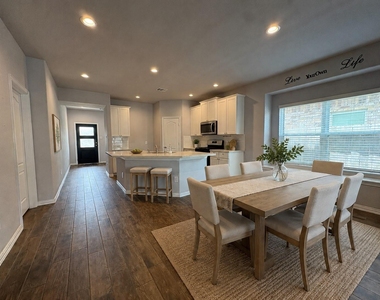 140 Kelly Street - Photo Thumbnail 4