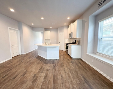 140 Kelly Street - Photo Thumbnail 6