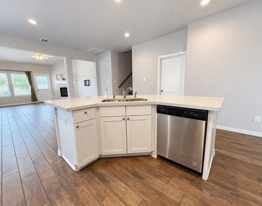 140 Kelly Street - Photo Thumbnail 2