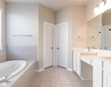 3442 Cabernet Shores Drive - Photo Thumbnail 32