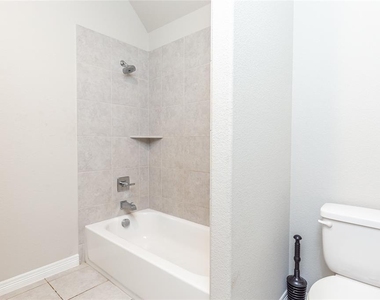 3442 Cabernet Shores Drive - Photo Thumbnail 16