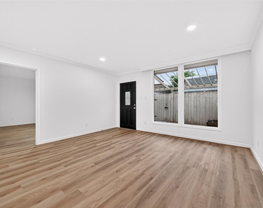 3300 Yorktown Street - Photo Thumbnail 9