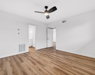 3300 Yorktown Street - Photo Thumbnail 21