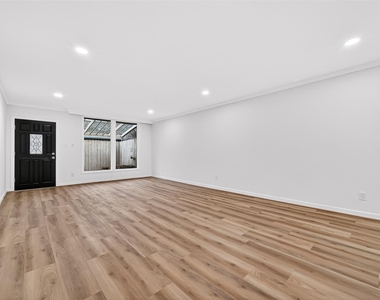 3300 Yorktown Street - Photo Thumbnail 14