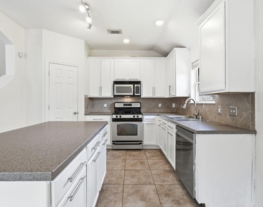 11402 Overland Trail Drive - Photo Thumbnail 8