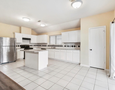 1814 Parkfair Court - Photo Thumbnail 17