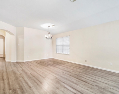 1814 Parkfair Court - Photo Thumbnail 6