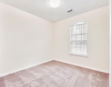 1814 Parkfair Court - Photo Thumbnail 28