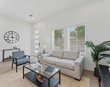 332 Neyland Street - Photo Thumbnail 6