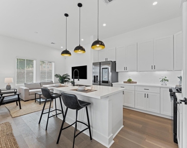 332 Neyland Street - Photo Thumbnail 7