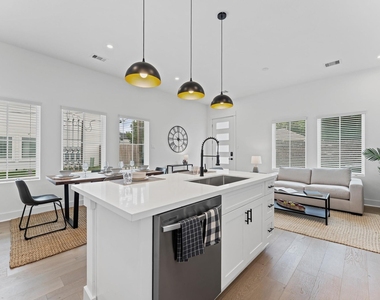 332 Neyland Street - Photo Thumbnail 9