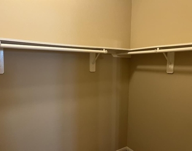 228 Shoshone Ridge Drive - Photo Thumbnail 9
