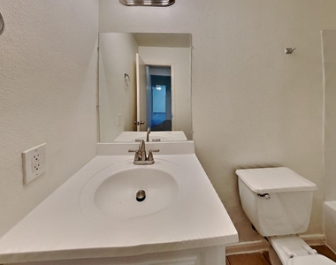3638 Avalon Castle Drive - Photo Thumbnail 12
