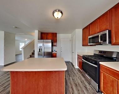 3638 Avalon Castle Drive - Photo Thumbnail 4