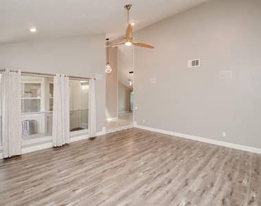 2119 Glen Knoll Drive - Photo Thumbnail 11