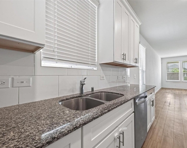 8111 Star Terrace Drive - Photo Thumbnail 11