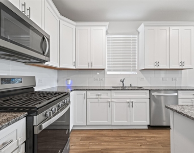 8111 Star Terrace Drive - Photo Thumbnail 7