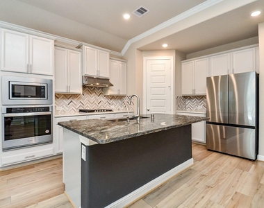 21303 Adela Point - Photo Thumbnail 12