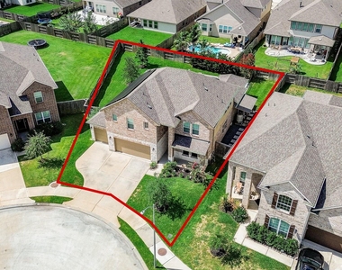 21303 Adela Point - Photo Thumbnail 37