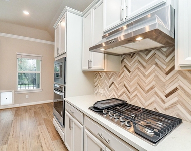 21303 Adela Point - Photo Thumbnail 14