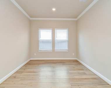21303 Adela Point - Photo Thumbnail 5
