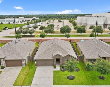 21047 Warrender Terrace Lane - Photo Thumbnail 36
