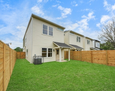 7542 Charlie Street - Photo Thumbnail 3