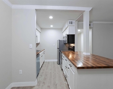 132 Oyster Creek Drive - Photo Thumbnail 7