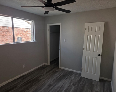 10911 Sagecrest Lane - Photo Thumbnail 3