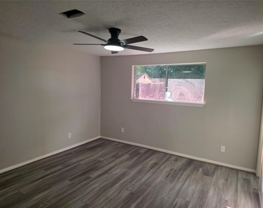 10911 Sagecrest Lane - Photo Thumbnail 2