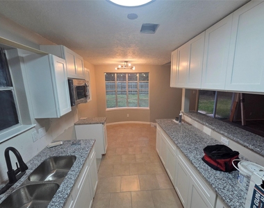 10911 Sagecrest Lane - Photo Thumbnail 7