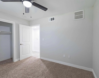 132 Oyster Creek Drive - Photo Thumbnail 12