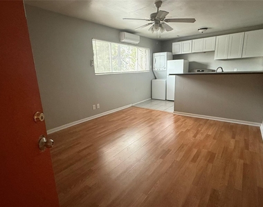 4202 Stanford Street - Photo Thumbnail 6