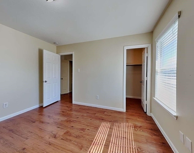 18715 Dennington Drive - Photo Thumbnail 7