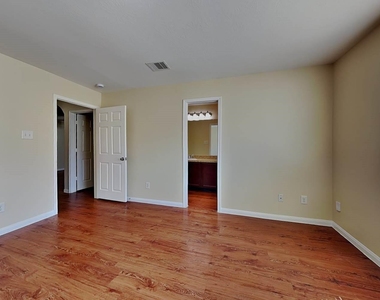 18715 Dennington Drive - Photo Thumbnail 10