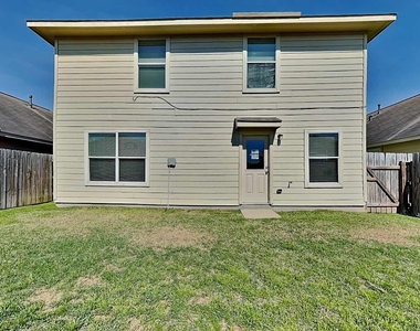 18715 Dennington Drive - Photo Thumbnail 13