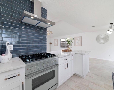 12207 Pompano Lane - Photo Thumbnail 10