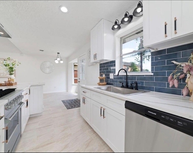 12207 Pompano Lane - Photo Thumbnail 8