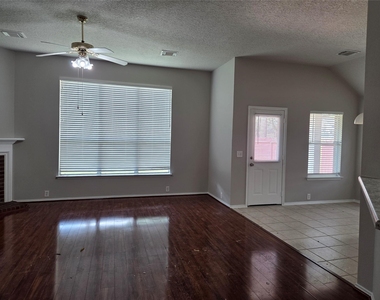 5810 Willow Park Drive - Photo Thumbnail 5