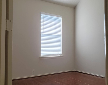 5810 Willow Park Drive - Photo Thumbnail 19