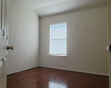 5810 Willow Park Drive - Photo Thumbnail 18