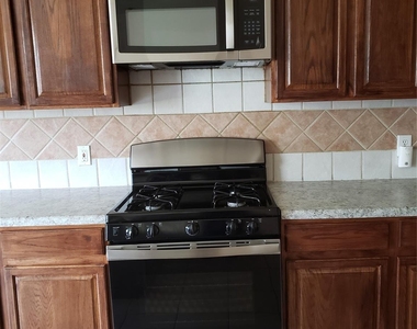 5810 Willow Park Drive - Photo Thumbnail 11