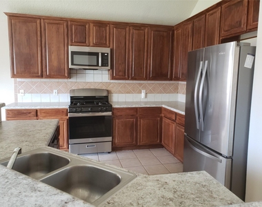 5810 Willow Park Drive - Photo Thumbnail 10