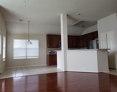 5810 Willow Park Drive - Photo Thumbnail 6