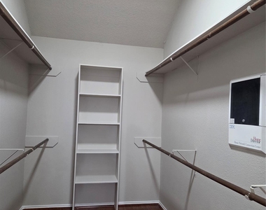 5810 Willow Park Drive - Photo Thumbnail 13